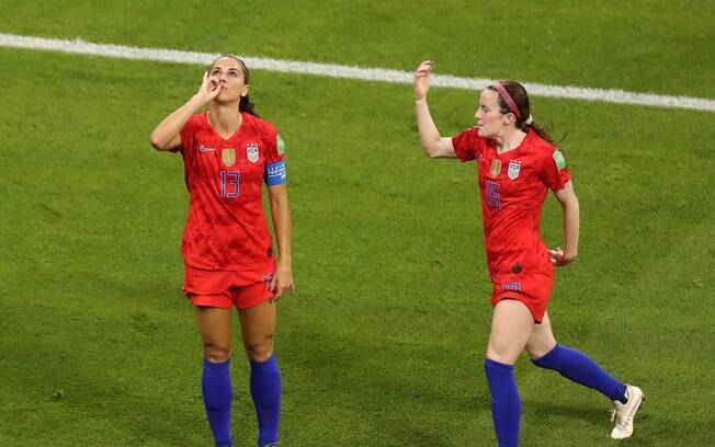 Alex Morgan fez seu sexto gol no Mundial e comemorou 