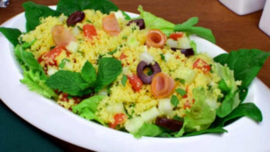 Salada com cuscuz marroquino