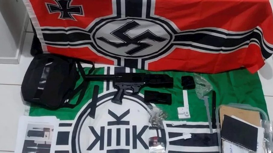 Polícia apreendeu armas de fabricação caseira, em maio, em Santa Catarina, com grupos neonazistas
