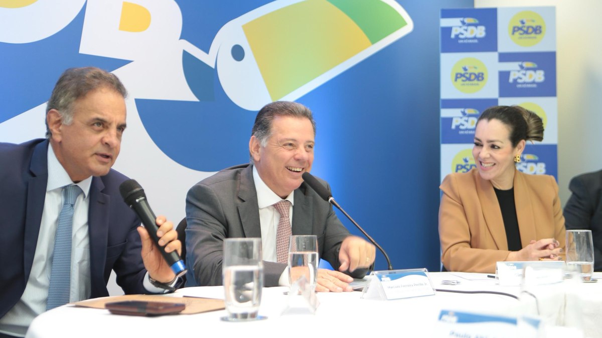 Aécio Neves discursou durante a reunião