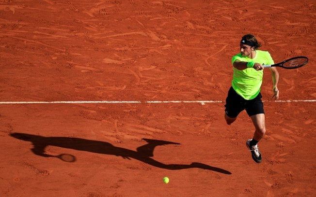 O grego Stefanos Tsitsipas durante sua partida contra o italiano Lorenzo Musetti nas quartas de final do Masters 1000 de Monte Carlo, em 11 de abril de 2025. O grego Stefanos Tsitsipas durante sua partida contra o italiano Lorenzo Musetti nas quartas de final do Masters 1000 de Monte Carlo, em 11 de abril de 2025.
