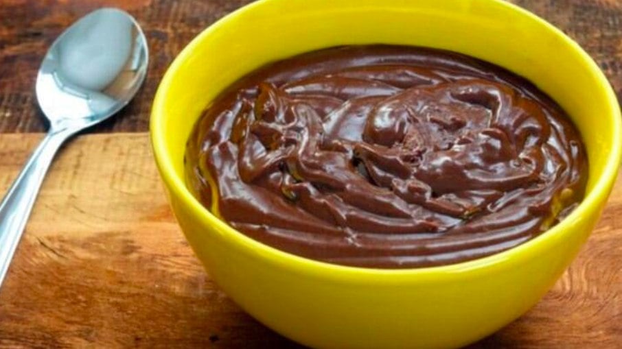 Aprenda a fazer brigadeiro no micro-ondas, rápido e fácil