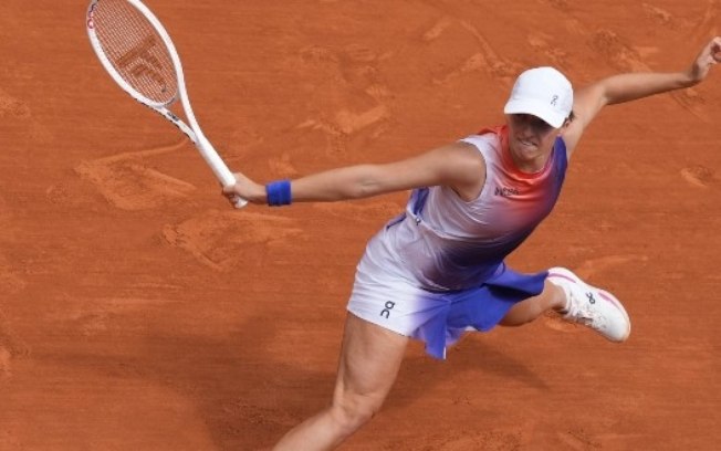 Swiatek humilha Vondrousova, iguala Serena e Navratilova e vai à semi de Roland Garros