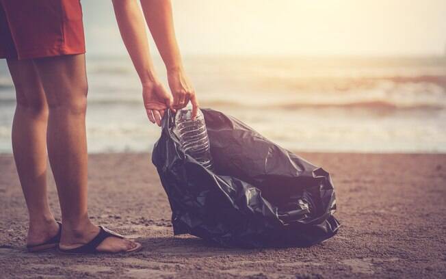 Lembre-se de recolher todo seu lixo no bate e volta para a praia. O meio ambiente agradece