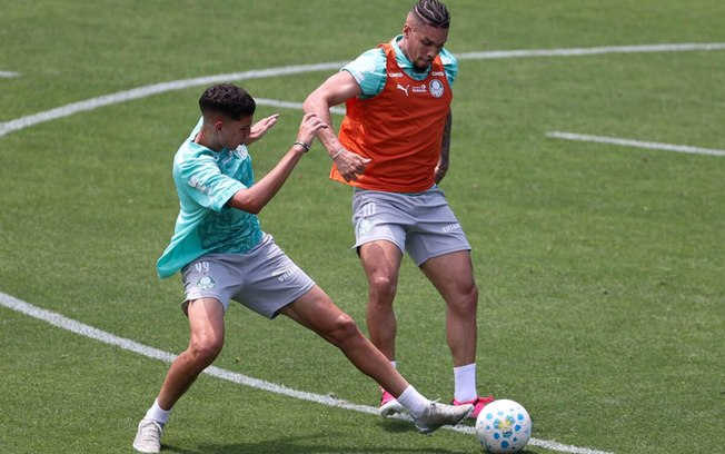 Paulinho durante treinamento do Palmeiras nesta sexta-feira (9)