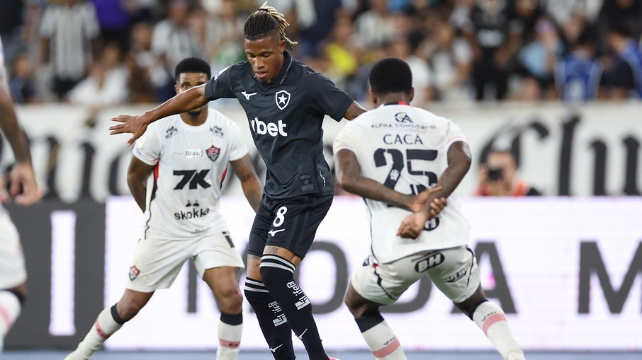 Com Danilo em campo, Botafogo fica no empate com o Vitória Com Danilo em campo, Botafogo fica no empate com o Vitória