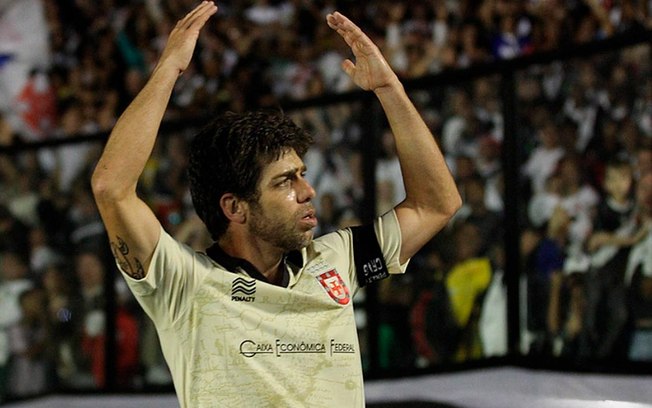 Juninho Pernambucano teve exibição importante, com gol de falta e assistência