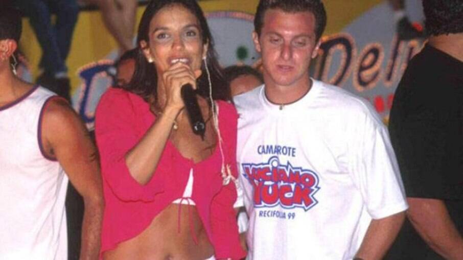 Ivete Sangalo e Luciano Huck em 1999, durante o Recifolia, extinto evento de Carnaval fora de época do Recife