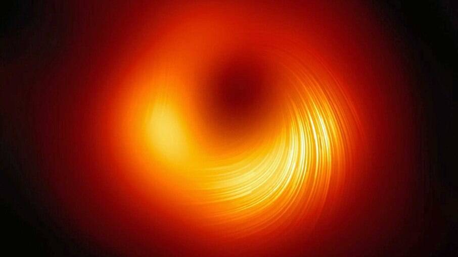 Imenso buraco negro foi registrado no centro da galáxia M87