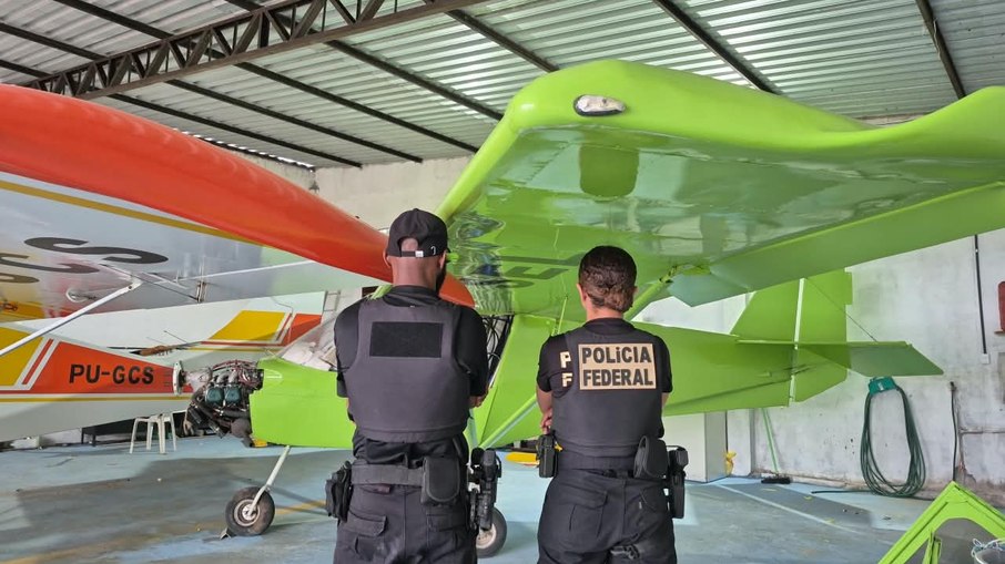 Uma das aeronaves apreendidas pelos policiais durante a operação desta quinta-feira