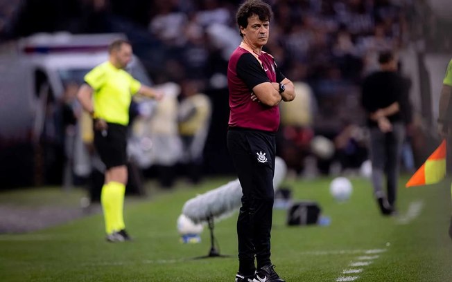 Fernando Diniz durante jogo do Corinthians