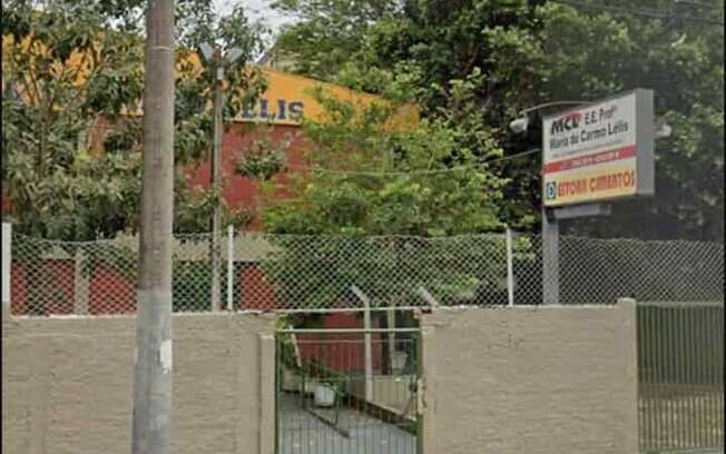 Polícia acompanha entrada de alunos em escola após bilhete com ameaça de massacre Polícia acompanha entrada de alunos em escola após bilhete com ameaça de massacre