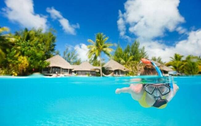 Os resorts contam com boa estrutura de lazer, com muitas piscinas e até praias privativas