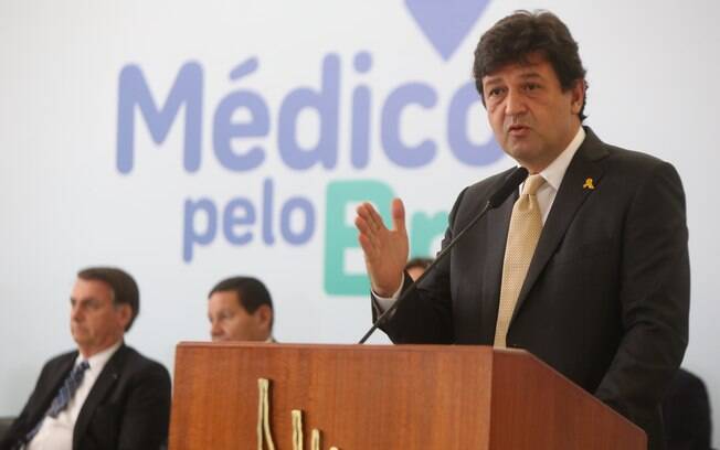 Ministro da Saúde Luiz Henrique Mandetta é recebido com vaias em conferência nacional em Brasília