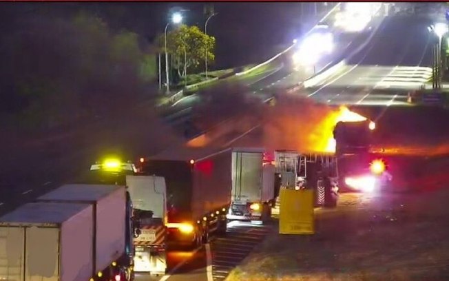 Incêndio em carreta interdita parcialmente a Washington Luís