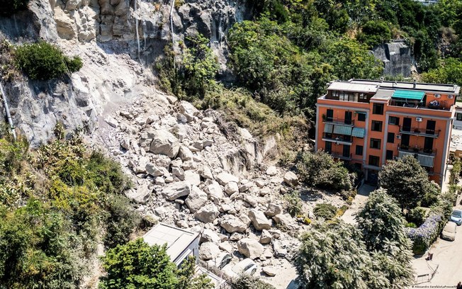 Terremoto provocou deslizamentos e atingiu região de Nápoles Terremoto provocou deslizamentos e atingiu região de Nápoles
