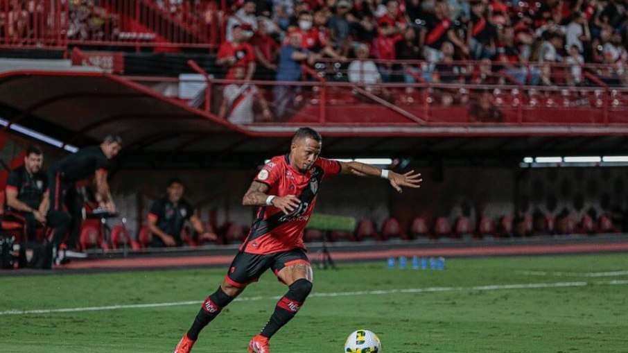 Léo Pereira vem colecionando boas atuações pelo Atlético-GO