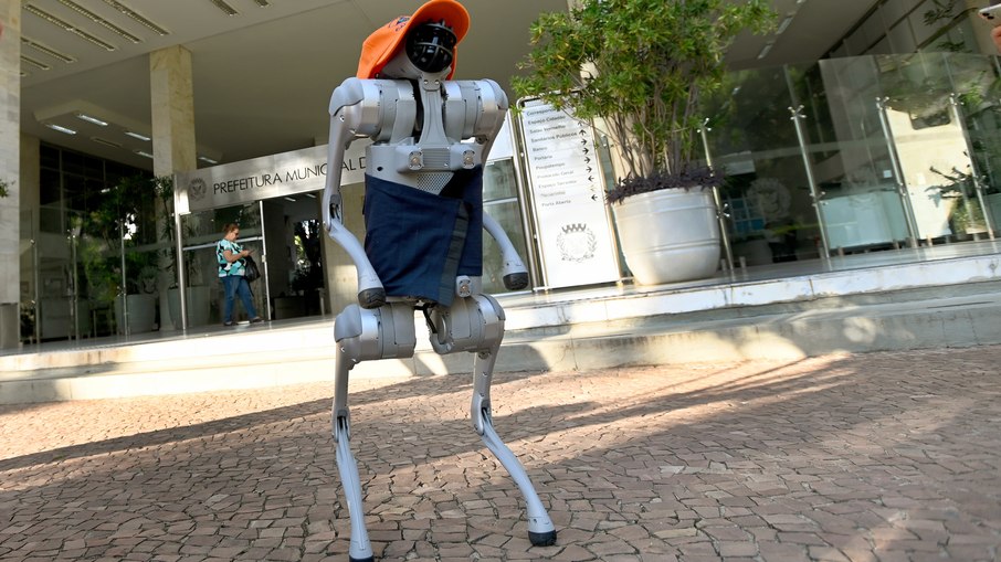Apresentação do novo robô ao público Apresentação do novo robô ao público