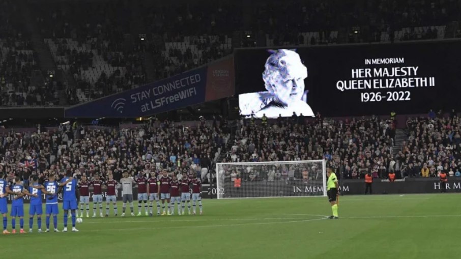 Jogo entre Rangers e NapolJogo do West Ham pela Conference teve homenagem à rainhai será adiado