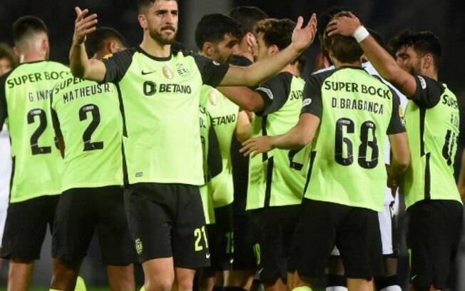 De virada, Sporting vence o Vitória de Guimarães e segue na briga pela liderança do Campeonato Português