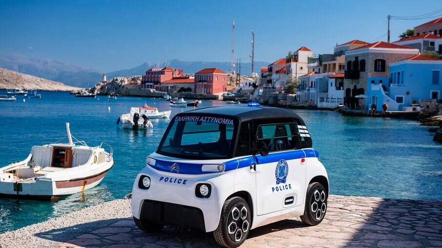 Citroën Ami passa a fazer patrulha na Grécia usando a facilidade de ser compacto para se virar pelas ruas estreitas