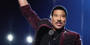 Lionel Richie volta ao Brasil após 9 anos para show no "The Town"