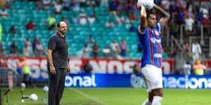 Bahia vence o São Paulo, em Salvador, e cola no G6 do Brasileirão 