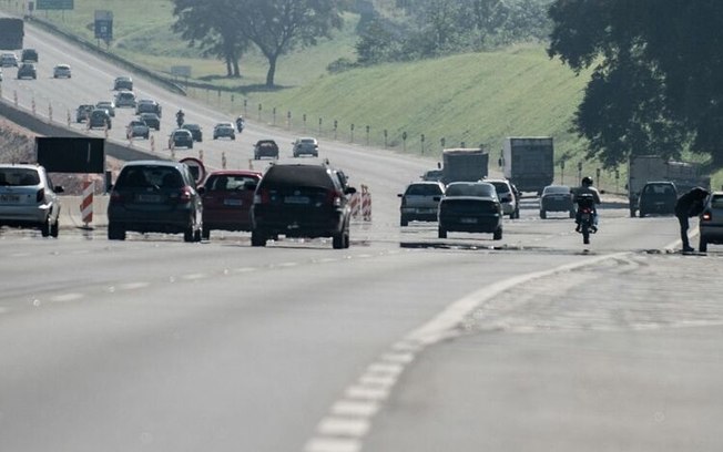 Semana começa com tráfego carregado nas rodovias