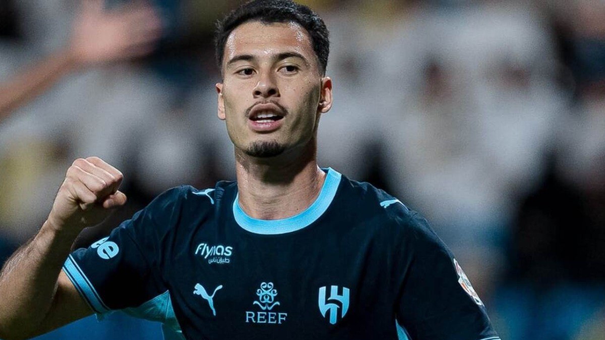 Martinelli%20faz%20hat-trick%20e%20mant%C3%A9m%20Al-Hilal%20na%20lideran%C3%A7a%20