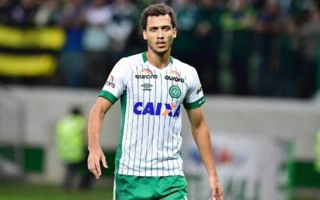 Zagueiro Neto sobreviveu ao desastre aéreo e poderá voltar ao futebol