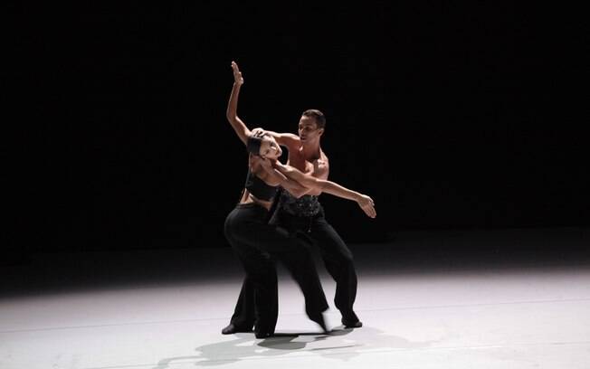 Bailarinos Ana Paula Camargo e Diego de Paula, da São Paulo Cia de Dança
