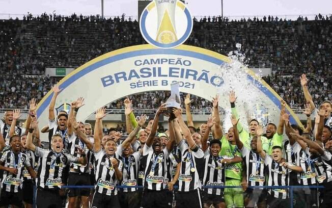 Botafogo se despede de 2021 com retorno ao Brasileirão e esperança por dias melhores