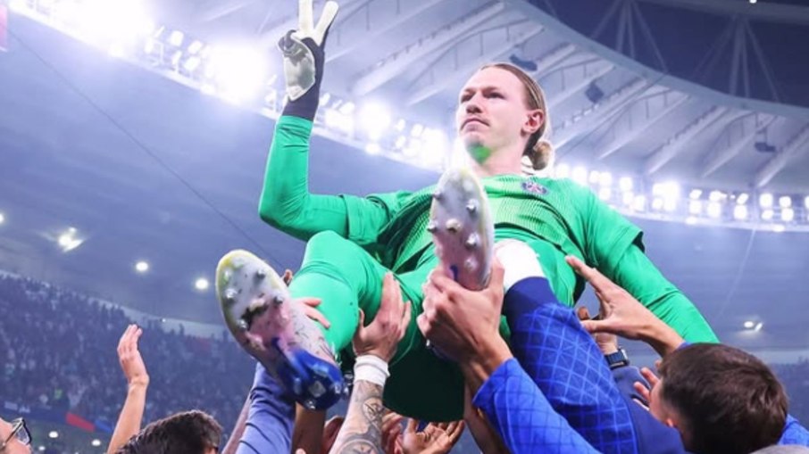 Matvey Safonov foi o herói da vitória do PSG sobre o Flamengo