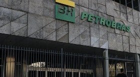 Preço de combustível cai com nova gestão na Petrobras