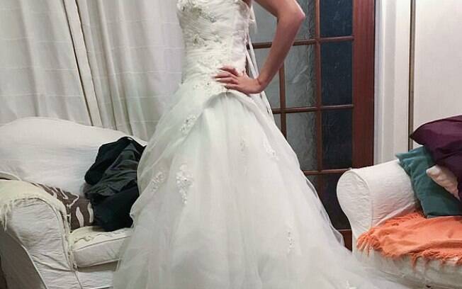 Lyndsey Harrison pensa em se fantasiar de noiva cadáver com o vestido de casamento usado em 2014