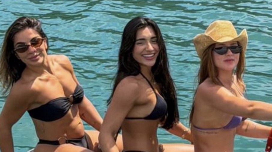 Virginia Fonseca é multada por pilotar jet-ski sem colete e habilitação