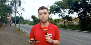 Repórter surpreende ao interpretar reportagem em Libras em SC