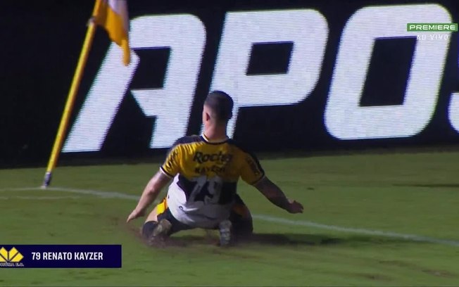 Renato Kayzer comemora o golaço que marcou para o Criciúma. Foi o primeiro tento do Brasileirão 