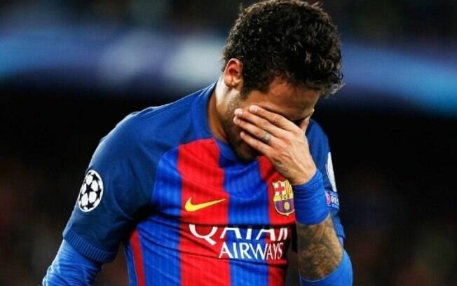 Neymar deixou o Barcelona pela porta dos fundos e hoje é jogador do PSG, da França