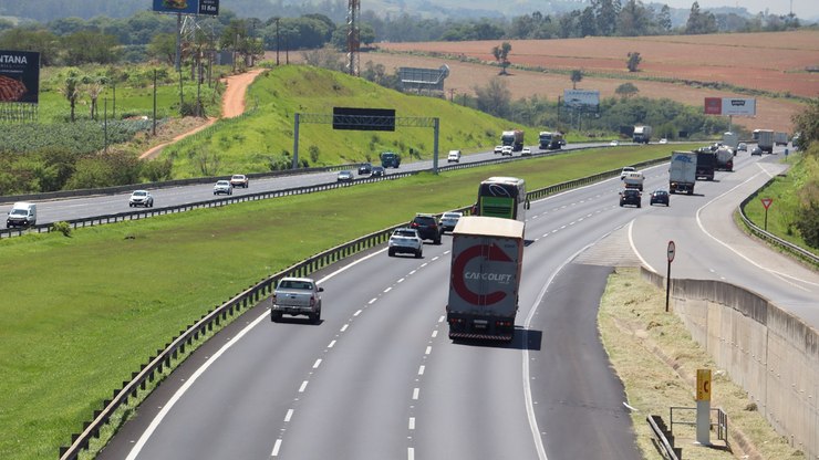 Asfalto-borracha renova 316 km da Anhanguera-Bandeirantes