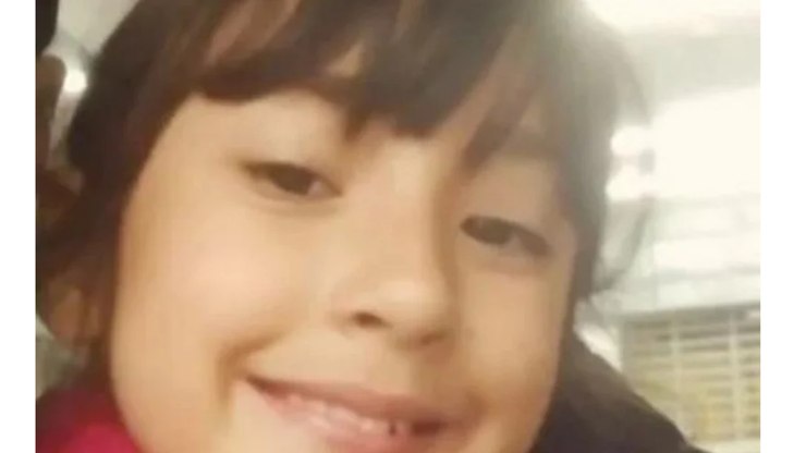 Mulher é presa após depredar presépio em frente à Prefeitura