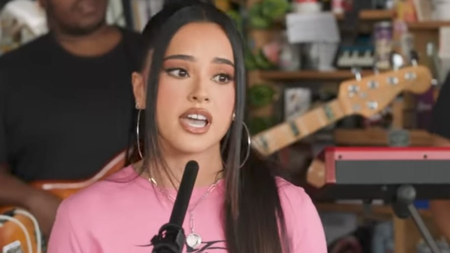 Becky G no Tynes Desk Becky G no Tynes Desk