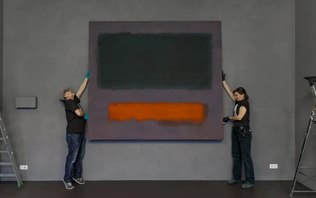Criança danifica quadro avaliado em R$ 283 milhões