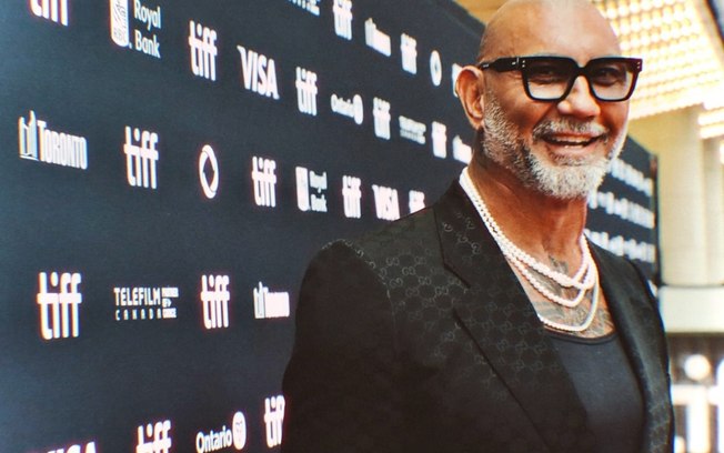 Dave Bautista surpreende fãs com perda de músculos