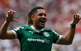 Abel critica gramado e exalta Vitor Roque: Espetacular