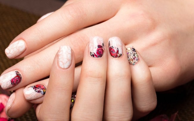 Como fazer unhas decoradas inspiradas em flores