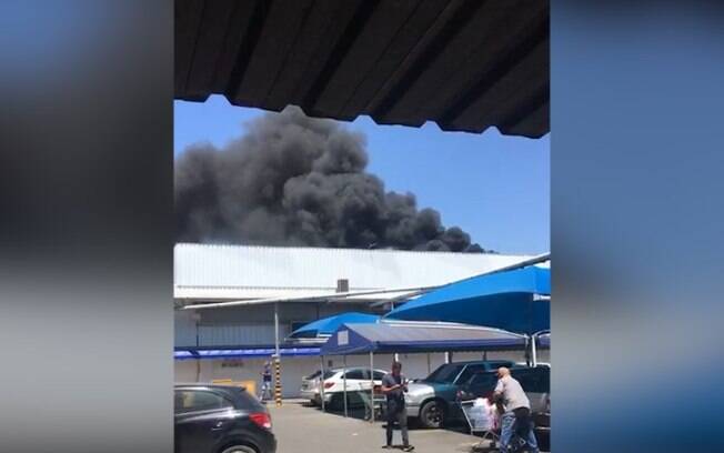Incêndio atinge mercado atacadista em Campinas