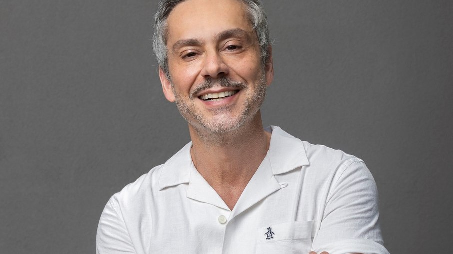 O ator e cantor Alexandre Nero