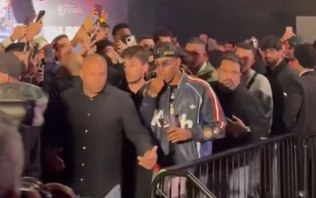 Vídeo: Lamine Yamal surpreende com visita relâmpago à NBA House