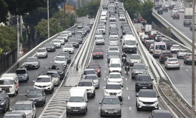 Motoristas são multados por não falar inglês